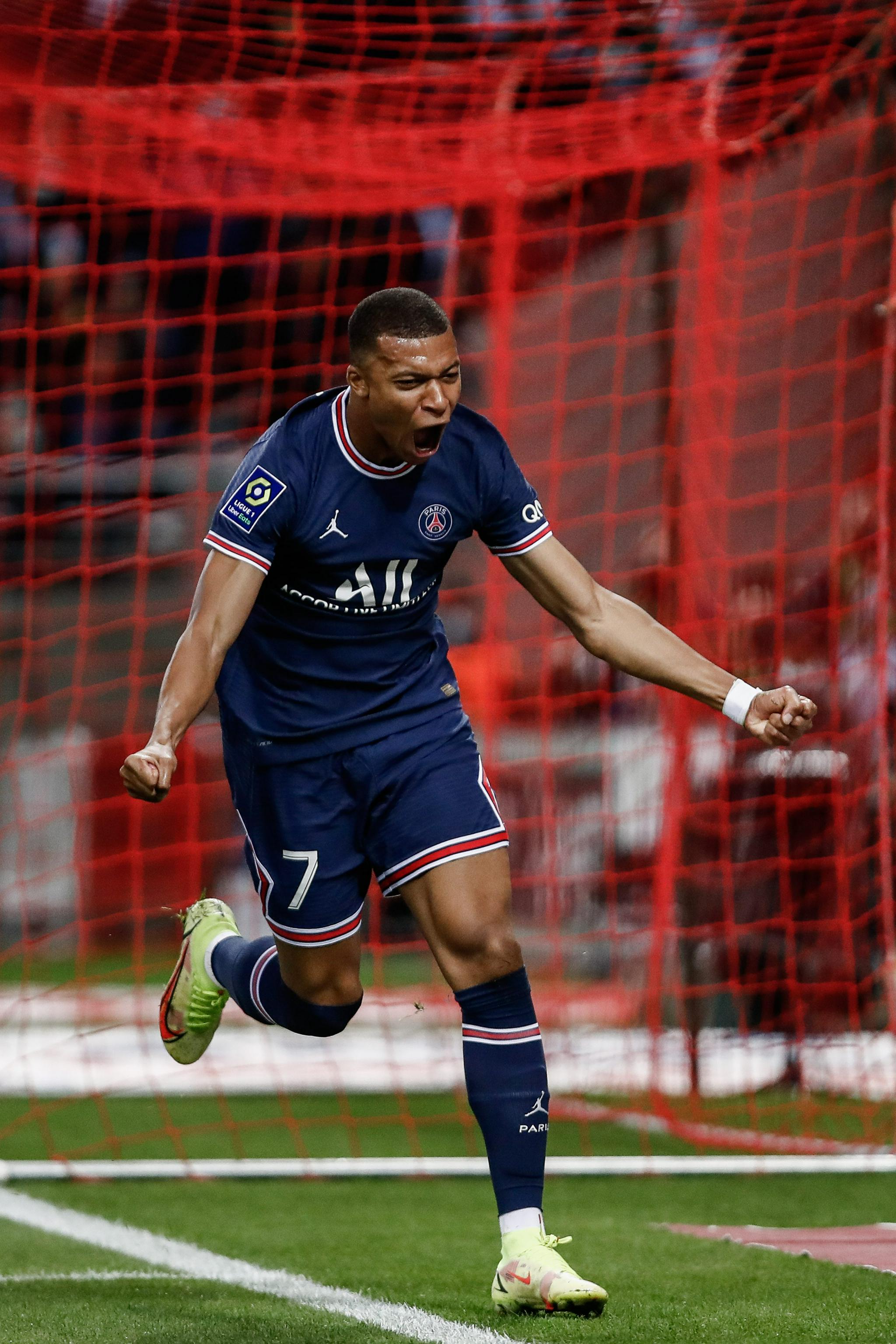 曼城客战皇马大名单：哈兰德领衔，福登、B席、多纳鲁马在列