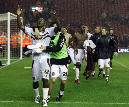 国王官方：德拉维多瓦和布鲁斯可以出战对阵野猫