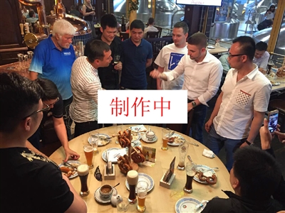 Royal Never Give Up 官方帖子：祝贺 milkyway 的 LPL 首次亮相一周年快乐！